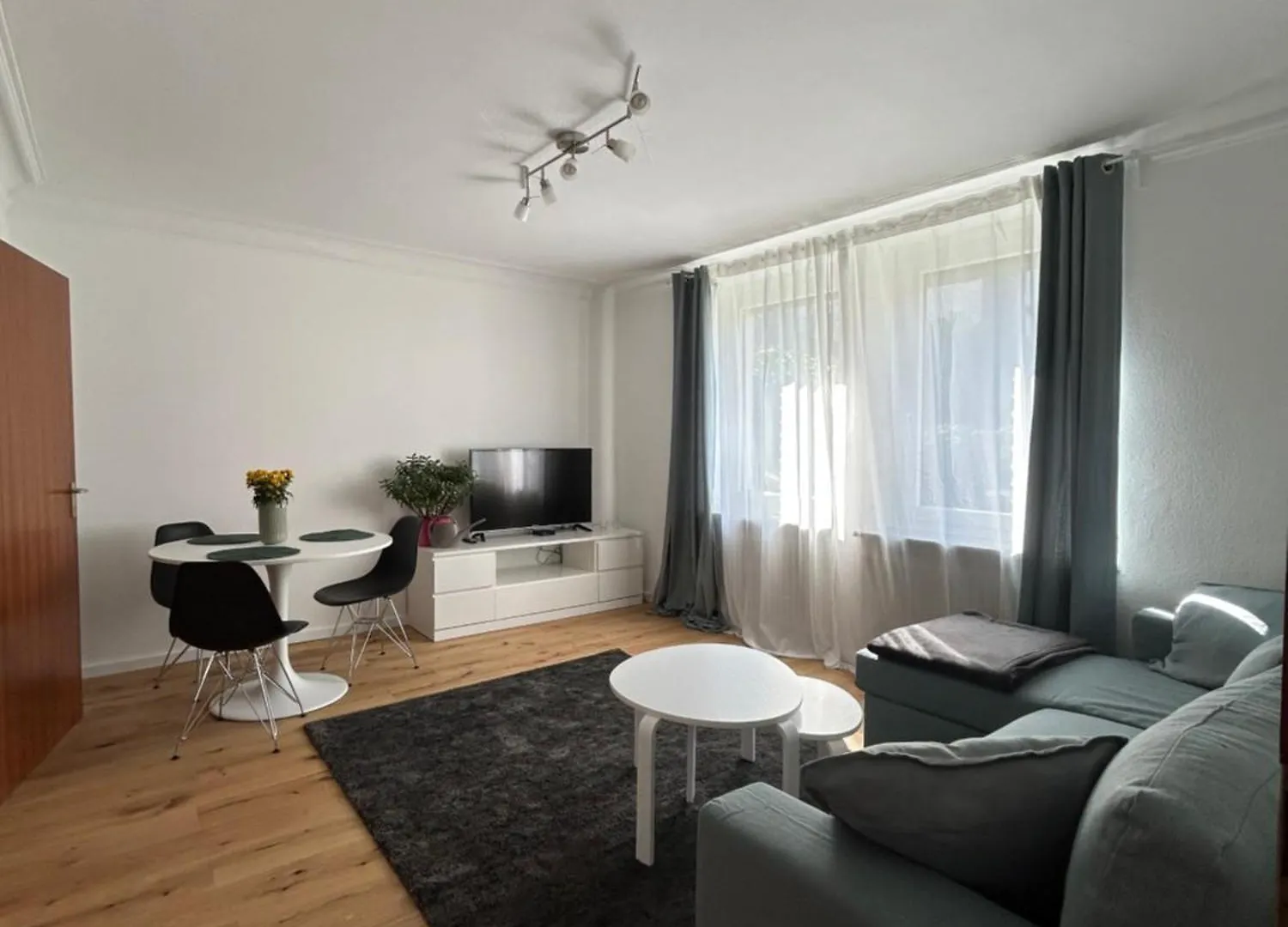 Top Lage & Komfort In Stuttgart - Naehe Neckarpark contacts